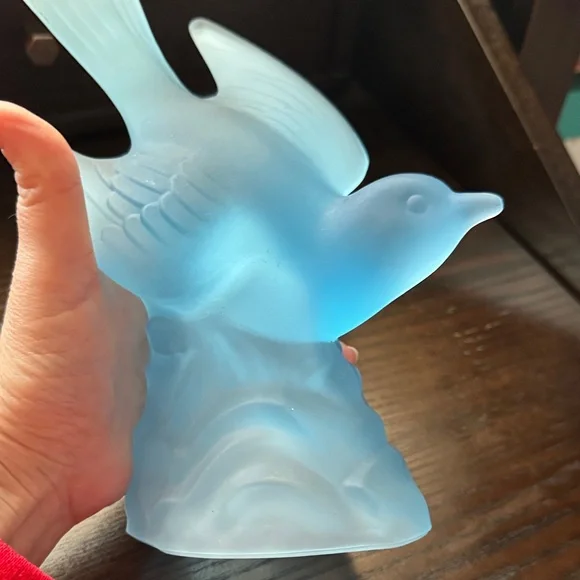 LE Smith Vintage Blue Frosted Satin Glass Bird in Flight Glass Art MCM - Picture 2 of 5